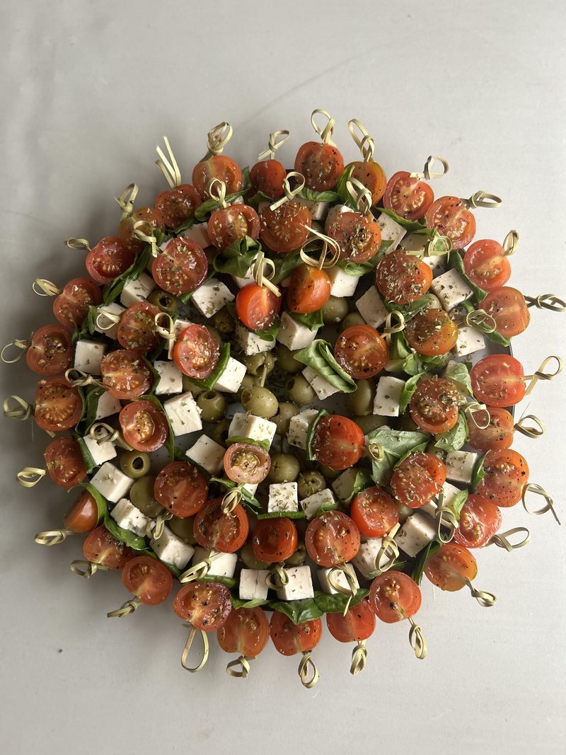 Brochetas Caprese Cabra